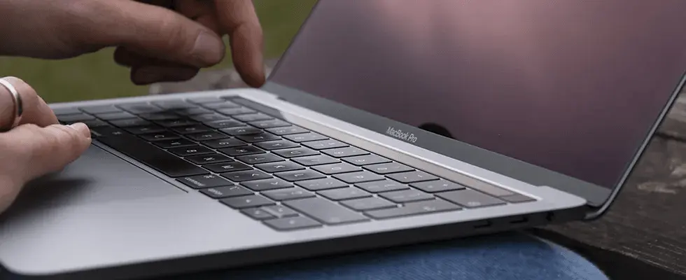 MacBook Pro i jego touchbar
